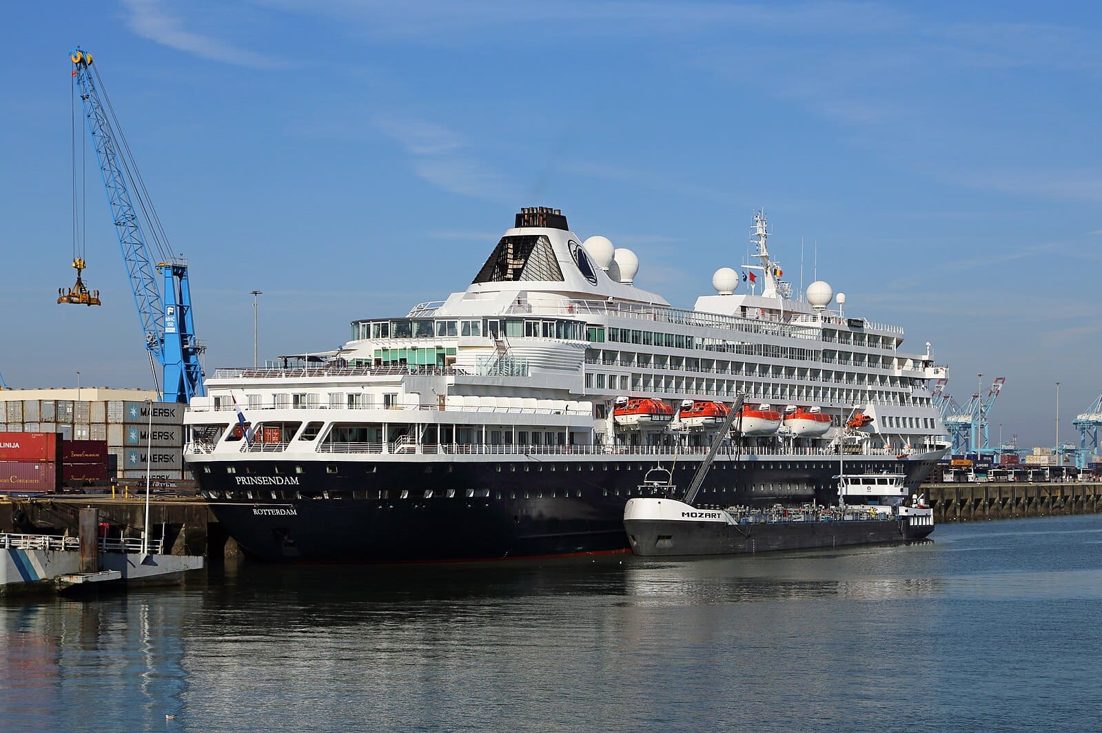 Prinsedam cruise ship refueling while in port