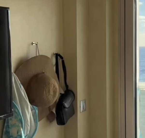 How Do I Use Magnetic Hooks to Organize My Stateroom?