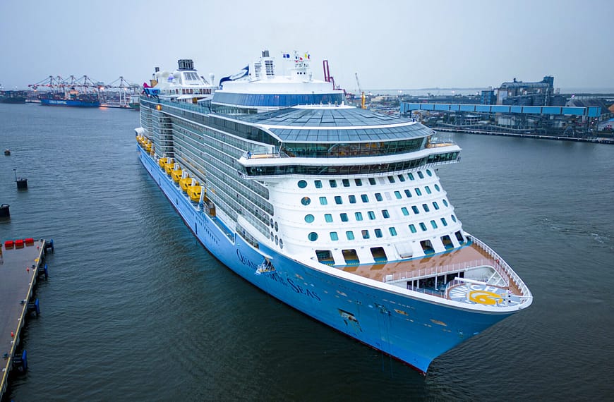 Cyclone Gives Aussie Cruisers an Extra Holiday