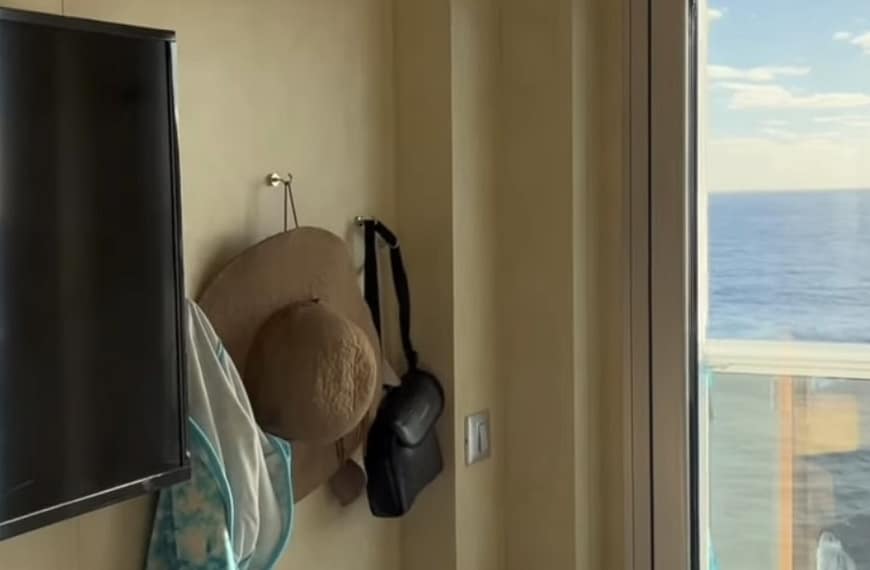 How Do I Use Magnetic Hooks to Organize My Stateroom?